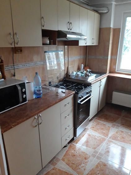 Apartament cu 3 camere decomandat, mobilat în Brâncoveanu