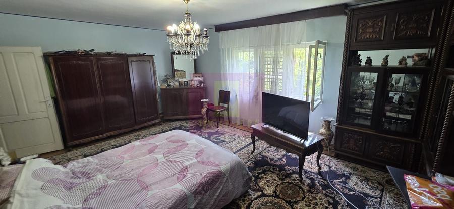 Casă individuală cu 9 camere cu Canalizare în Nord