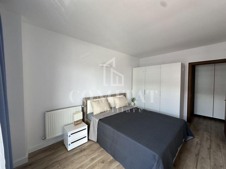 Apartament cu 5 camere semidecomandat, mobilat în Bună Ziua