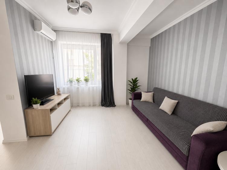 Apartament cu 3 camere decomandat în Faleza Nord