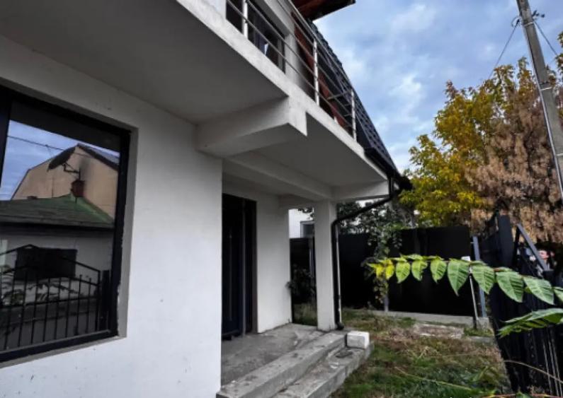 Casă cu 7 camere cu Teren 301 Mp în George Enescu