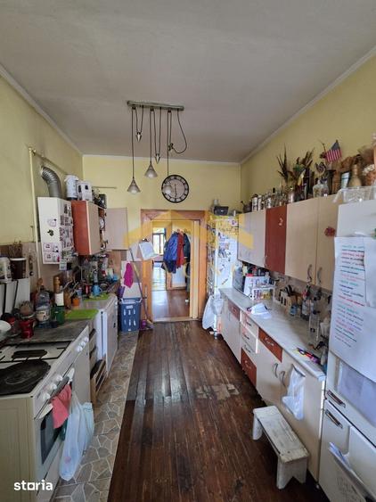Casă cu 7 camere cu Teren 456 Mp în Central