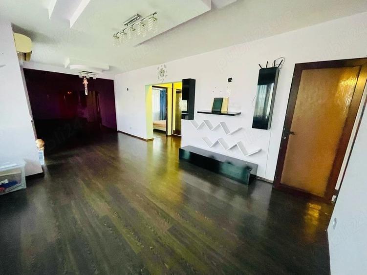 Apartament cu 3 camere semidecomandat în Turda