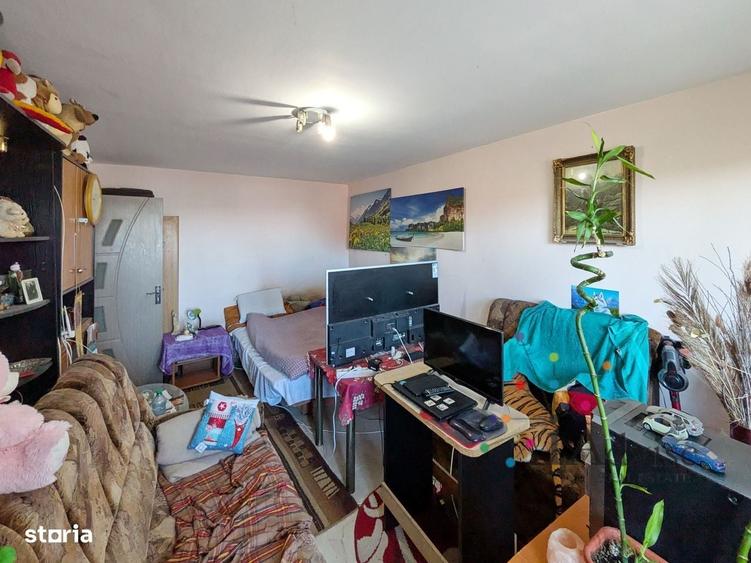 Apartament cu 4 camere decomandat în Dârste