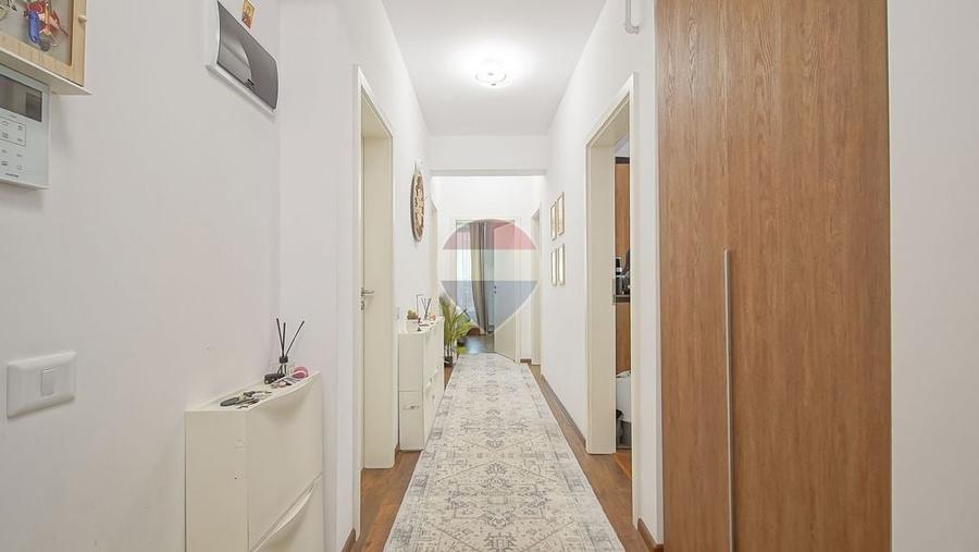 Apartament cu 3 camere decomandat în Sud