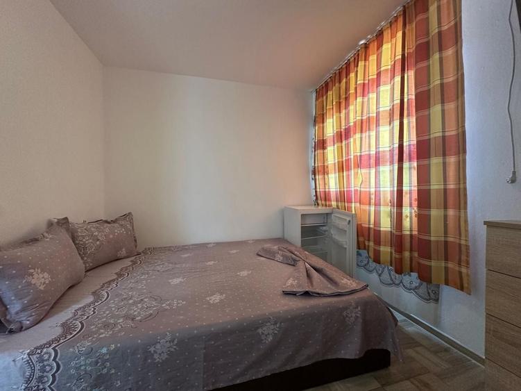 Casă cu 14 camere cu Canalizare în Est