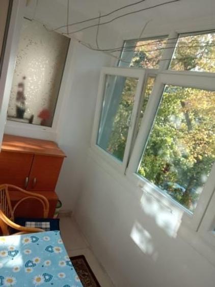 Apartament cu 3 camere semidecomandat, mobilat în Titan