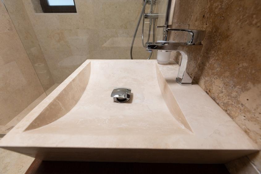 Casă individuală cu 5 camere cu Canalizare în Călățele
