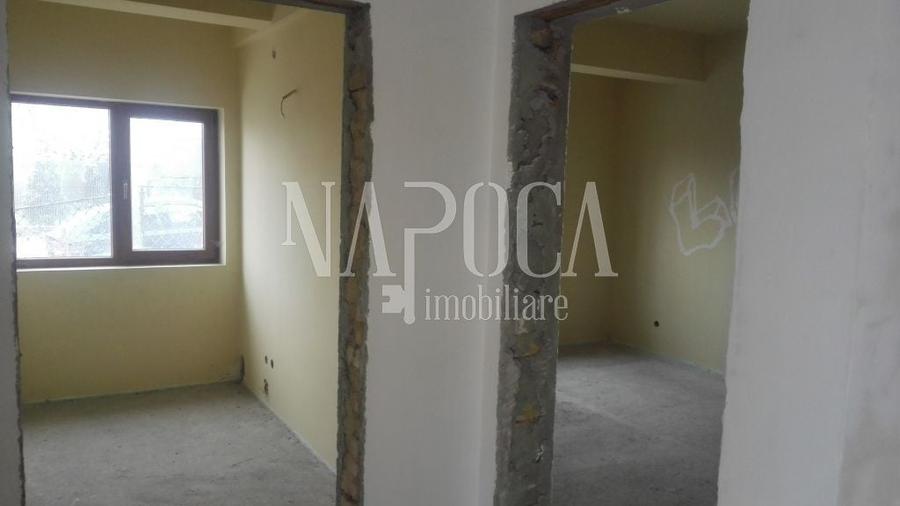Casă individuală cu 7 camere cu Canalizare în Dâmbul Rotund
