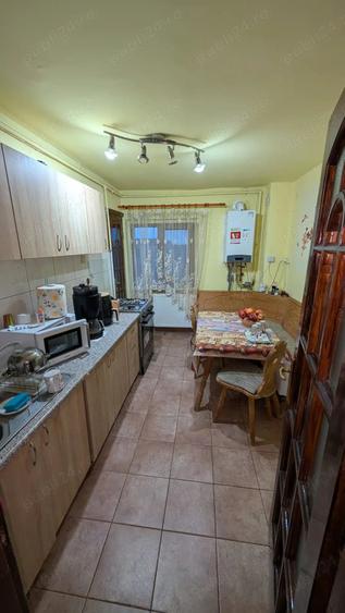 Apartament cu 4 camere decomandat în Central
