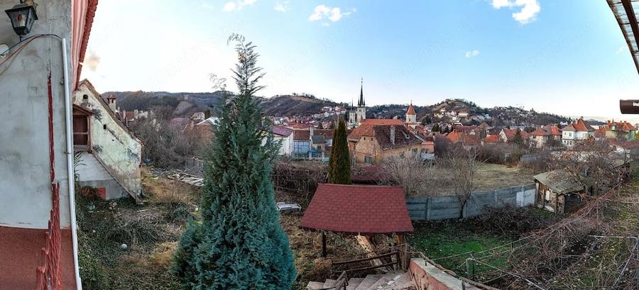 Casă cu 9 camere cu Teren 633 Mp în Schei