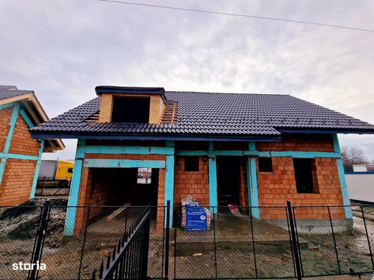 Casă cu 4 camere în Unirii
