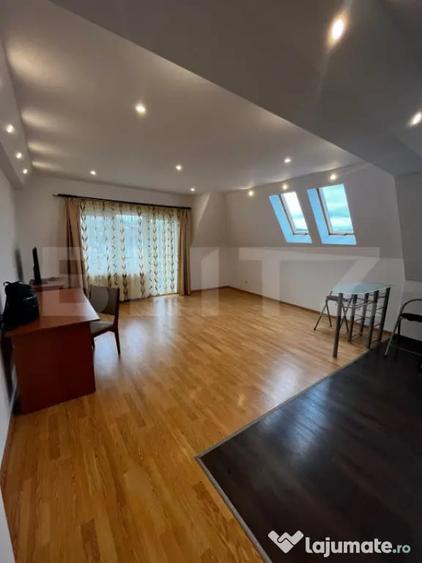 Apartament cu 3 camere semidecomandat în Centura