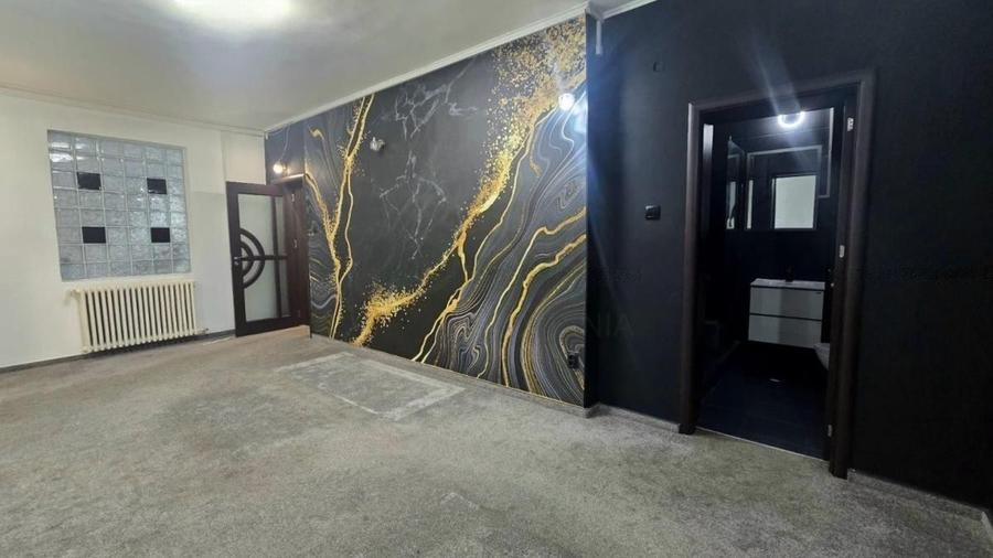 Casă individuală cu 10 camere cu Canalizare în Parcul Carol