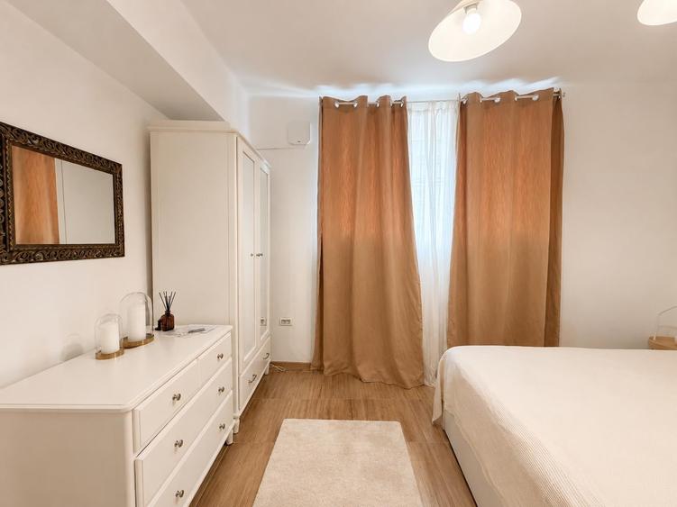 Apartament cu 2 camere semidecomandat, mobilat în P-ța Victoriei