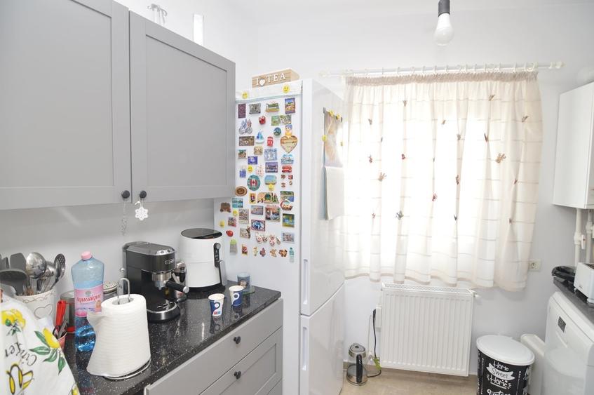 Apartament cu 3 camere semidecomandat, mobilat în Dobroești