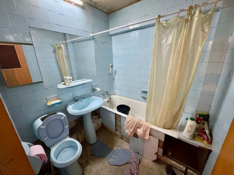 Apartament cu 3 camere decomandat în Uverturii