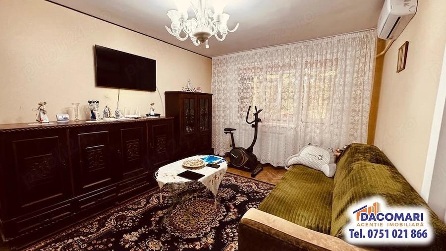 Apartament cu 3 camere semidecomandat în Micro 19