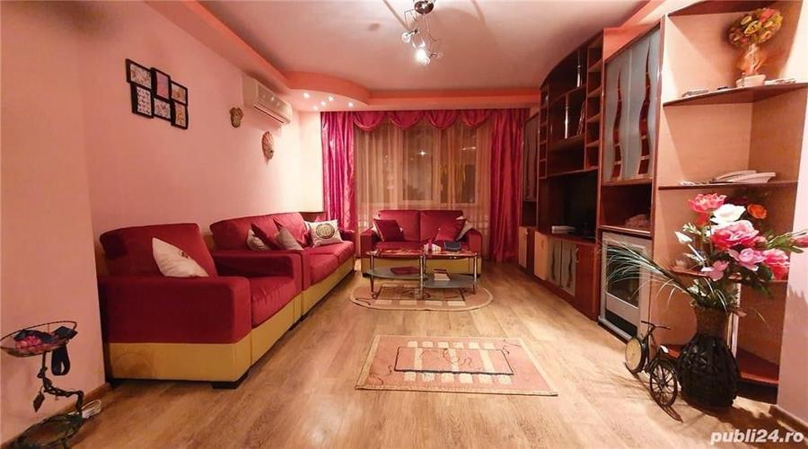 Apartament cu 3 camere decomandat în Est