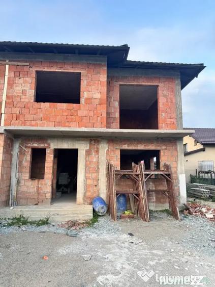 Casă cu 4 camere cu Teren 750 Mp în Central