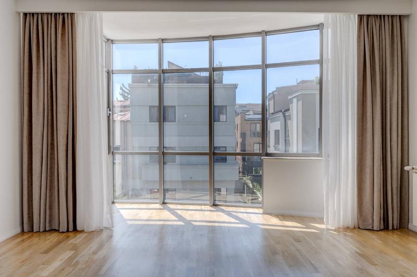 Apartament cu 4 camere decomandat, mobilat în Dorobanți