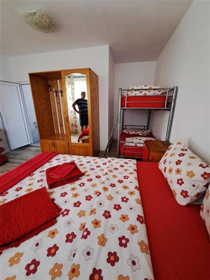 Casă individuală cu 6 camere cu Canalizare în Sud