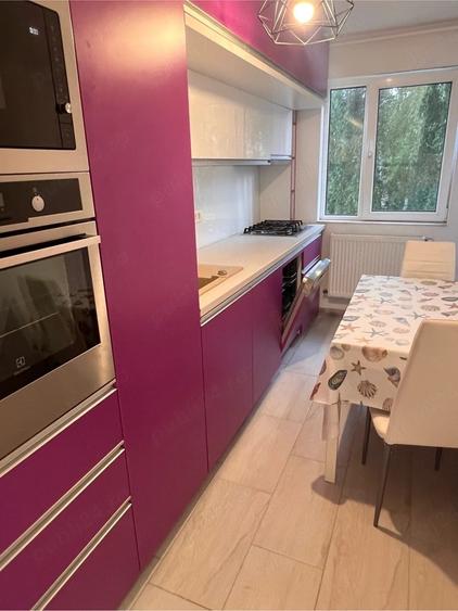 Apartament cu 3 camere semidecomandat în Astra