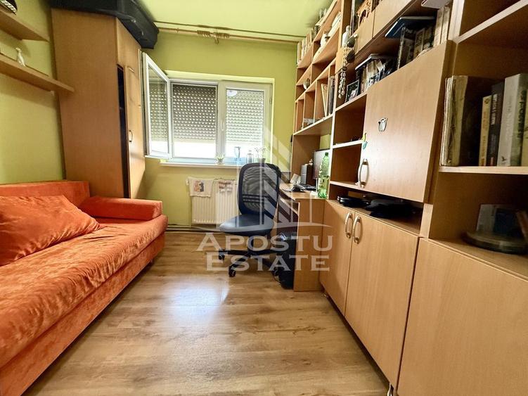 Apartament cu 3 camere semidecomandat, mobilat în Dâmbovița