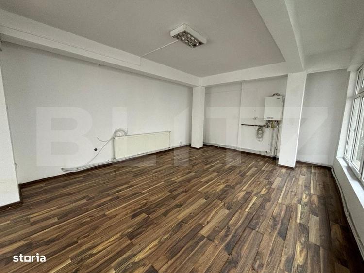Spațiu comercial, de 220 mp, în Stana