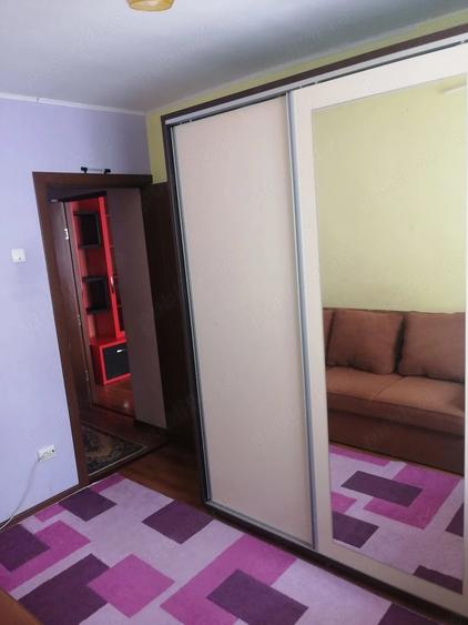 Apartament cu 3 camere semidecomandat în Central