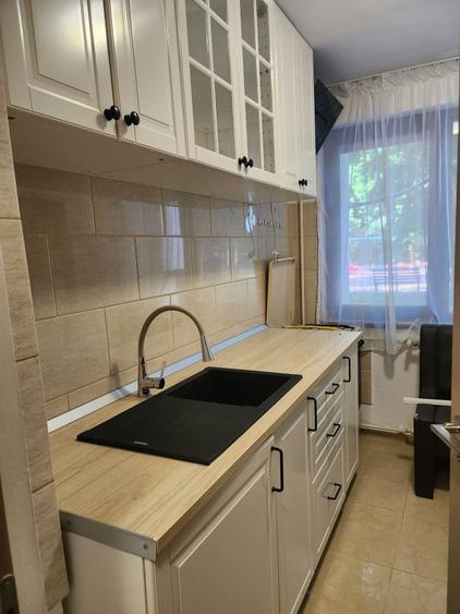 Apartament cu 3 camere semidecomandat în Cantemir