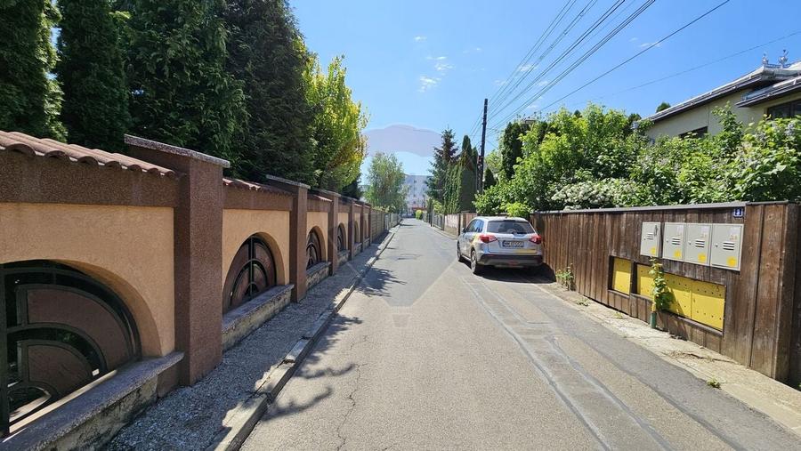 Casă individuală cu 4 camere cu Teren 680 Mp în Central
