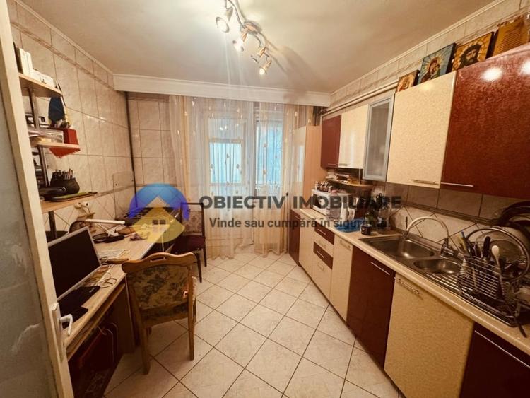 Apartament cu 3 camere decomandat, mobilat în Central