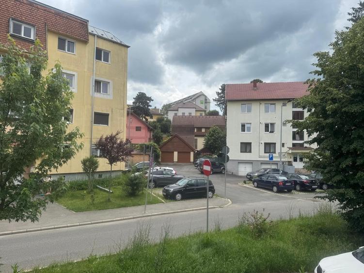 Apartament cu 3 camere decomandat în Ștrand