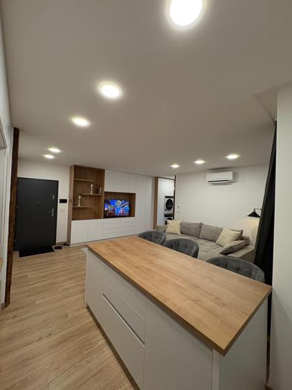 Apartament cu 2 camere semidecomandat în Central
