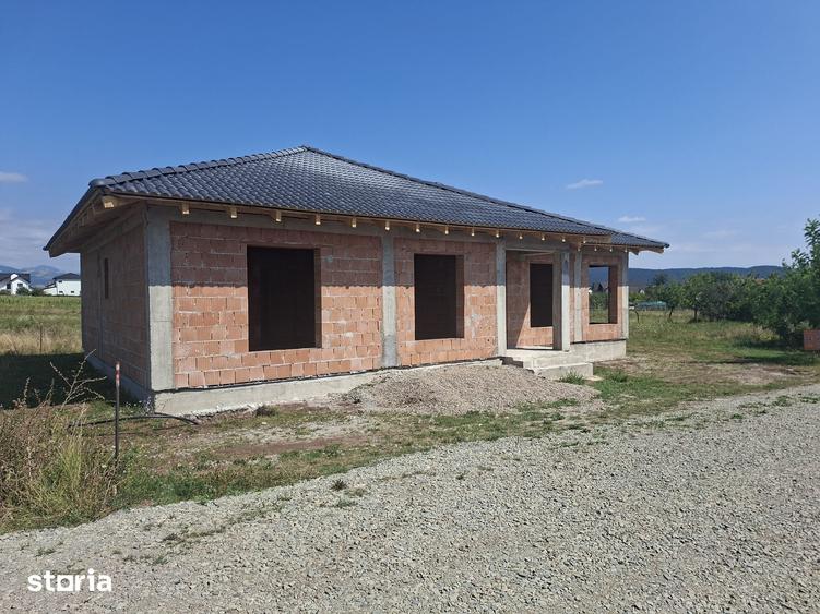 Casa la rosu pe un nivel - 9