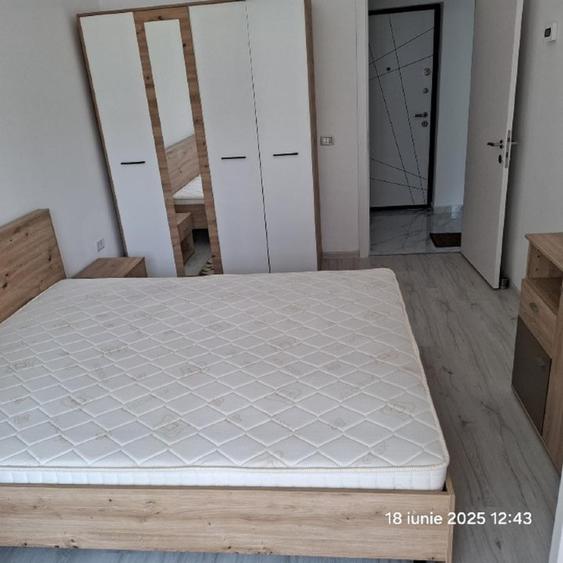 Apartament cu 2 camere decomandat în Roșu