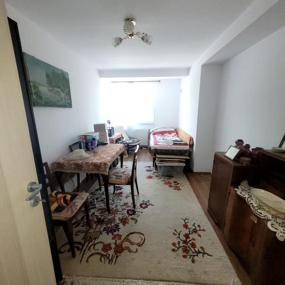 Apartament cu 3 camere decomandat în Berceni