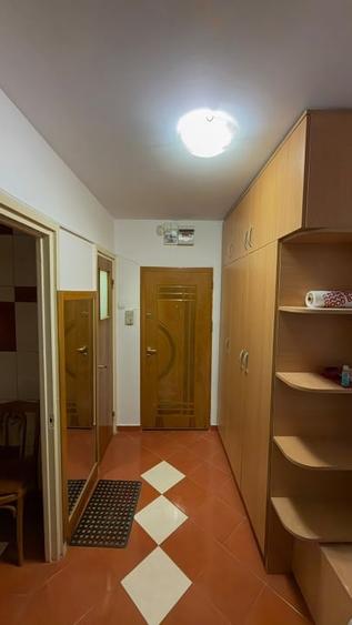 Apartament cu 3 camere decomandat în Berceni