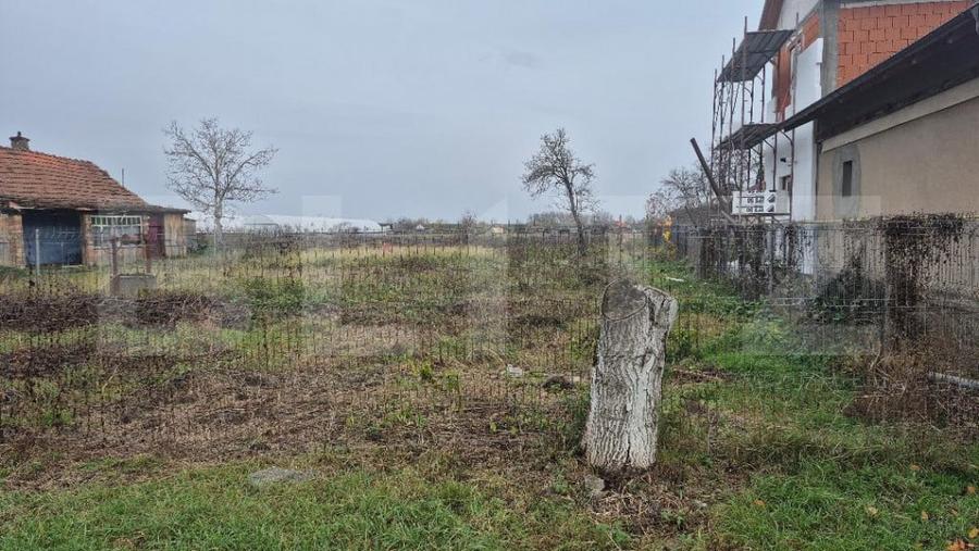Teren de 3200 mp, în Oar
