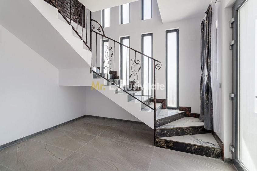 Casă cu 5 camere cu Teren 457 Mp în Dobreni