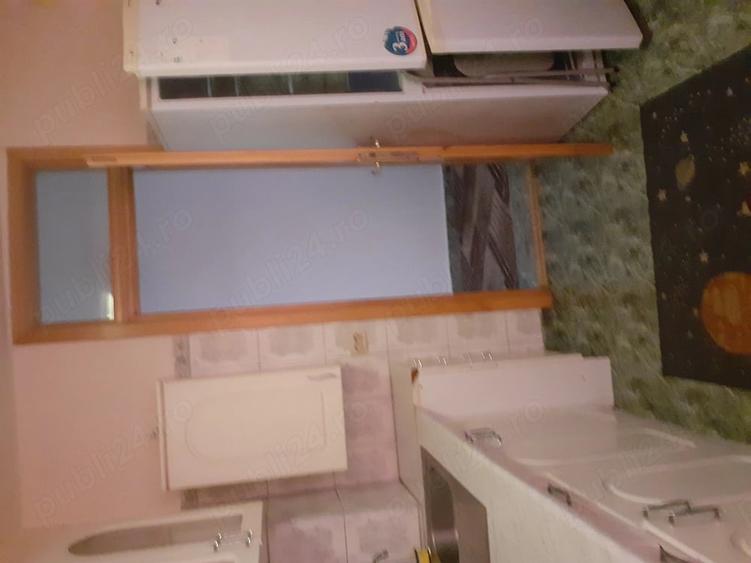 Apartament cu 3 camere semidecomandat în Republicii