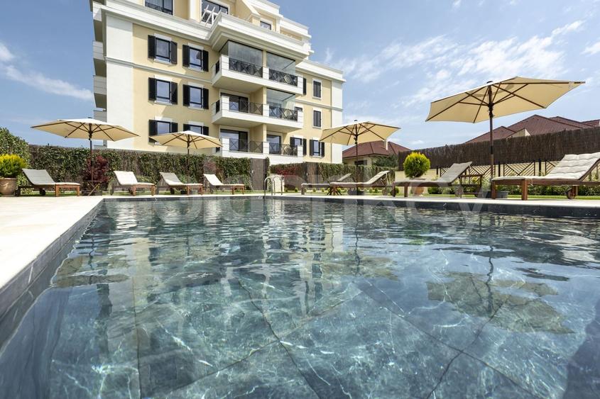 Apartament cu 3 camere semidecomandat, mobilat în Pipera