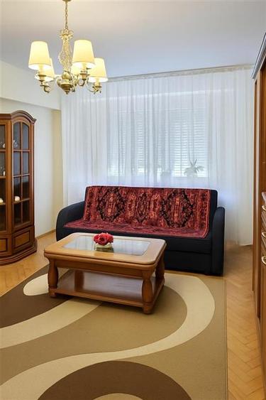 Apartament cu 3 camere decomandat în Valenta