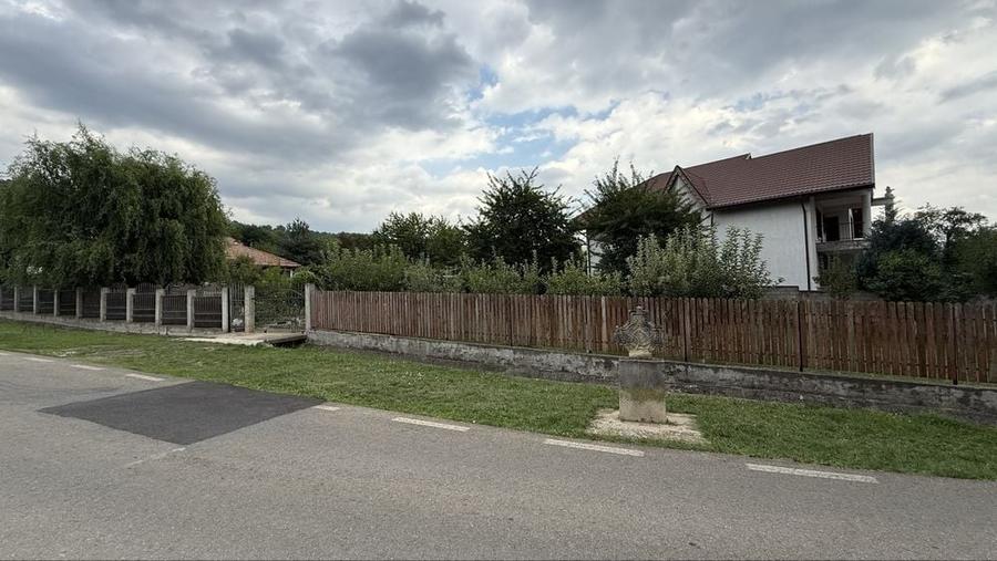Casă cu 4 camere în Valea Oprii