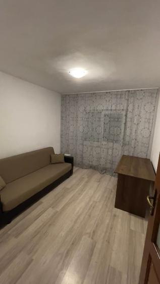 Apartament cu 3 camere decomandat, mobilat în Soarelui