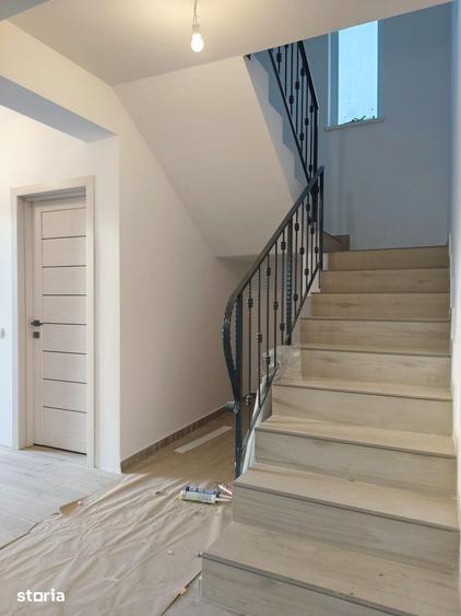 Casă cu 4 camere cu Teren 370 Mp în Joița