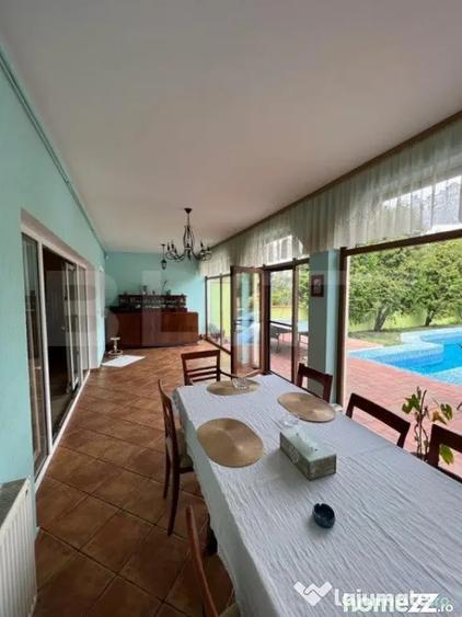 Casă cu 2 camere cu Teren 2000 Mp în Central
