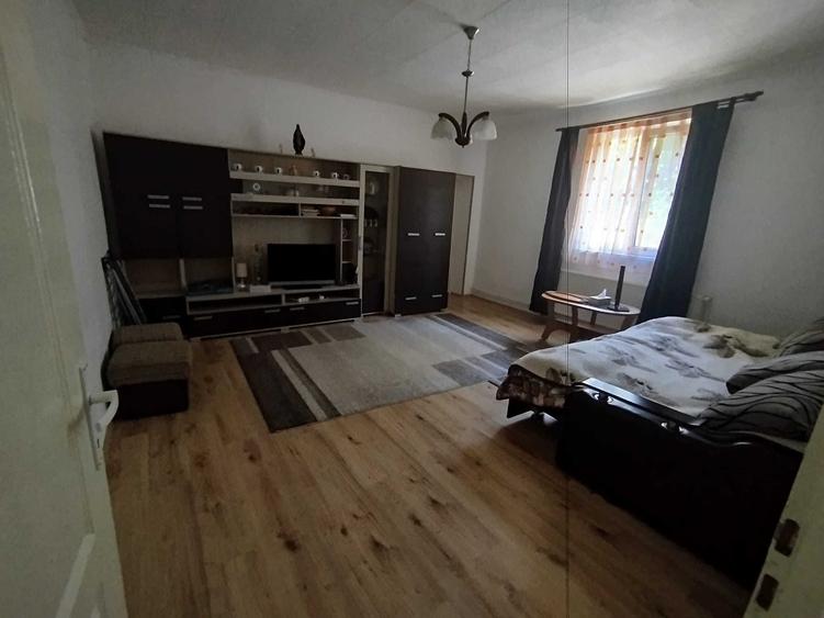 Casă cu 4 camere în Șinteu