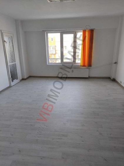 Apartament cu 3 camere decomandat în Calea Călărașilor